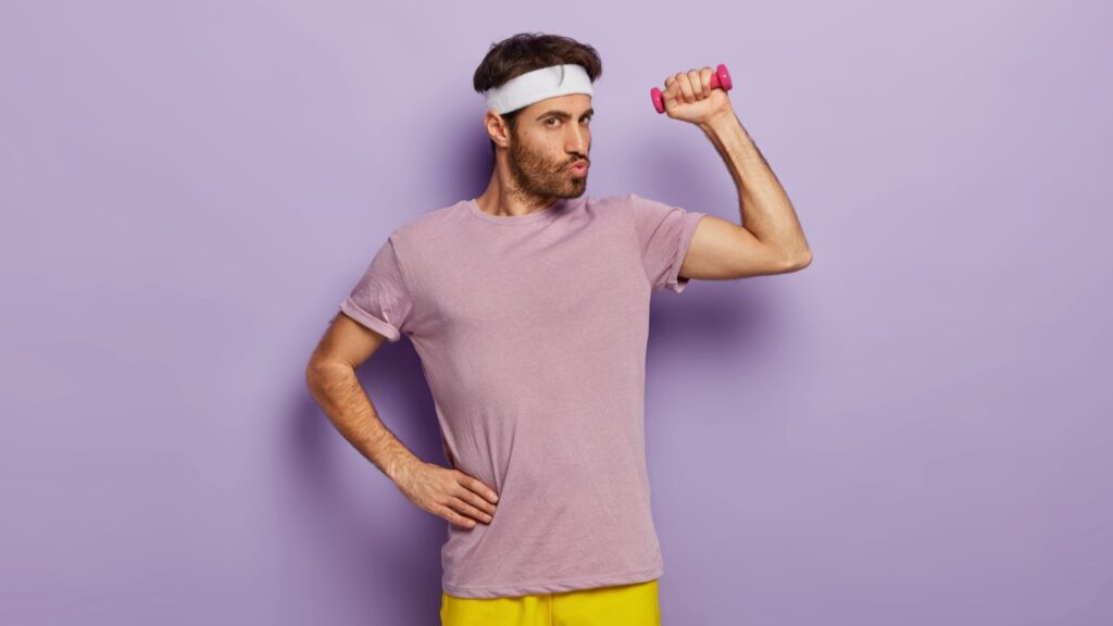 Facet na zdjęciu już wie, jak schudnąć 6 kg, bo zrobił to!