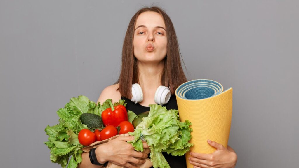 Kobieta na zdjęciu już wie, jak zbilansować dietę!